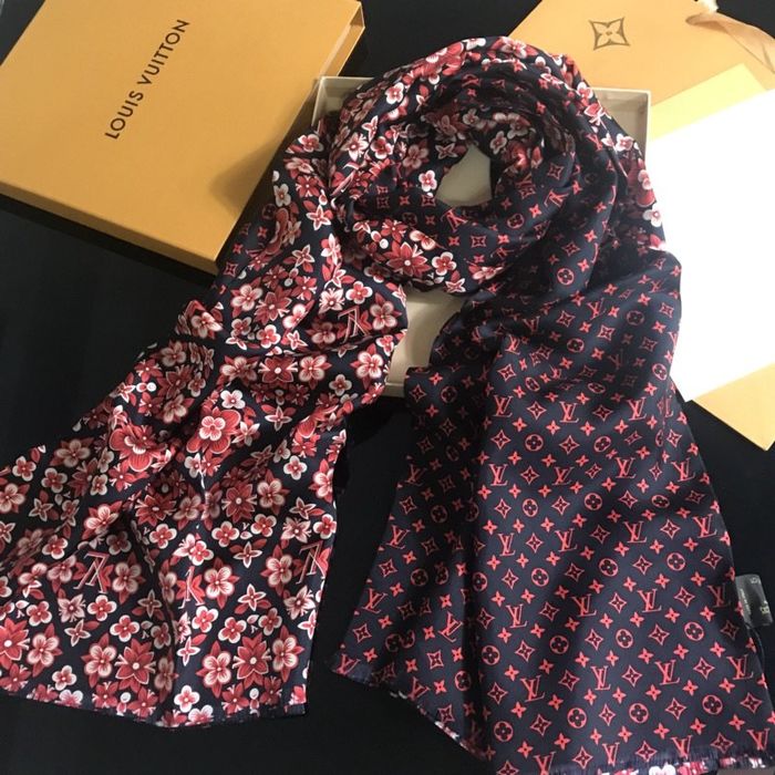 Louis Vuitton Scarf LVS00040